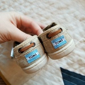 Toddler TOMS size 4
